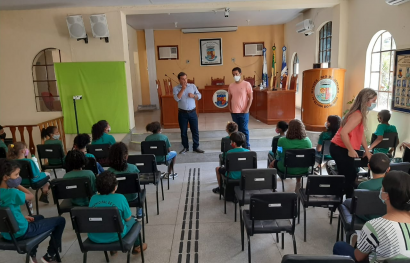 Alunos da Escola Municipalizada Prefeito João Gurito visitam a Casa Legislativa